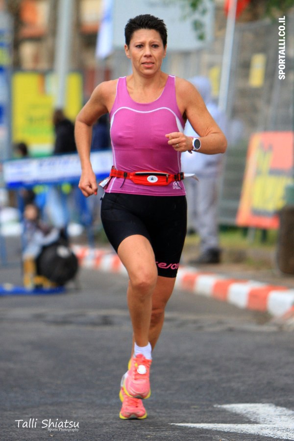 צילום: טלי שיאצו | מרתון טבריה | סוניה אריאלי בקו הסיום